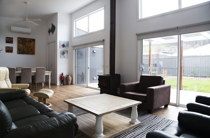 Mountain Mist Drive, Bright