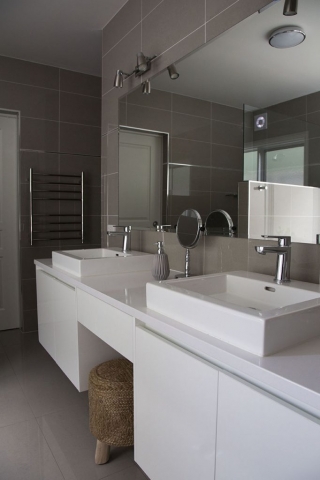 Ronad Station Street Bathroom